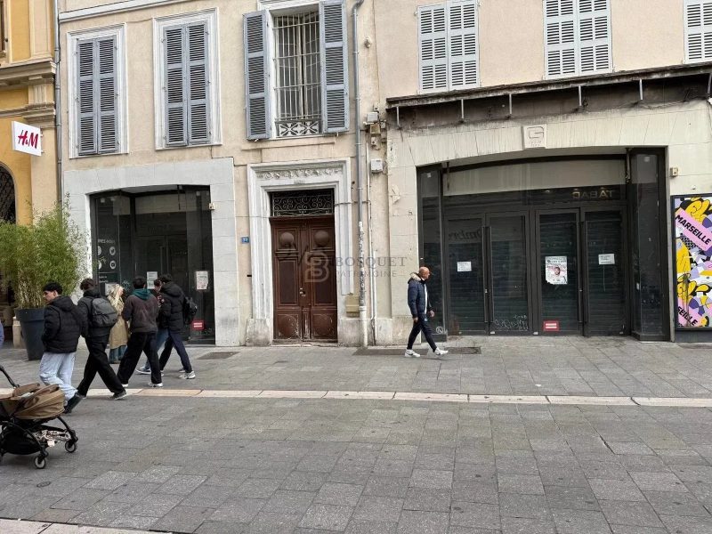 Immeuble commercial à louer – Marseille 1er